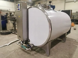 Охладитель молока закрытого типа объемом 1500 литров АТ